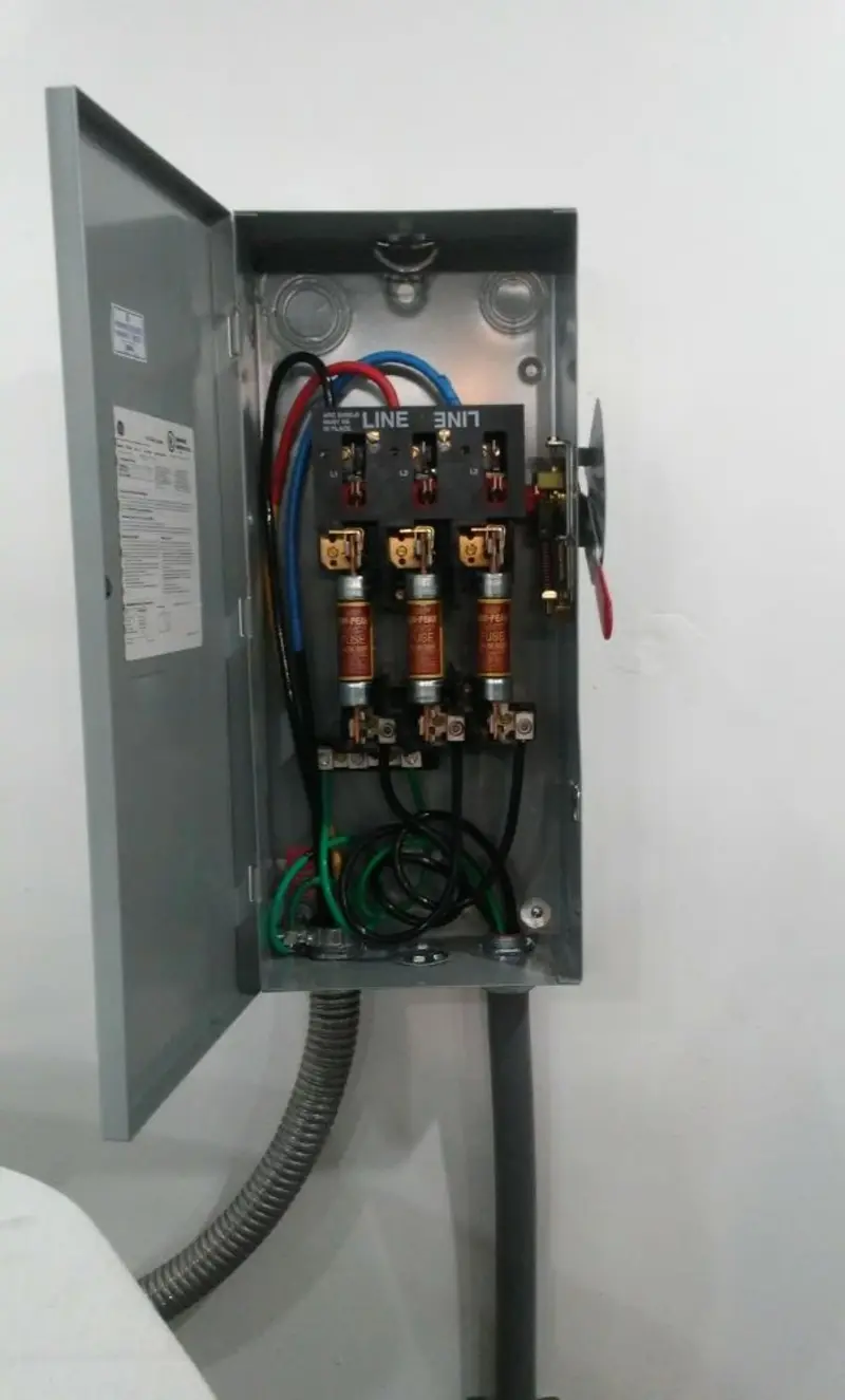 Three-phase disconnect switch installed for Smoke Detector Installation in Sharpsburg